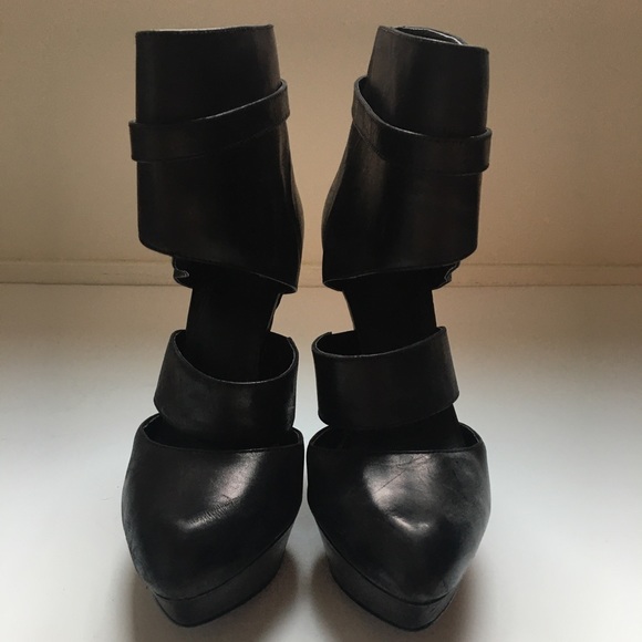 Nordstrom Trouve Black Buckle Leather Heels - Picture 2 of 8
